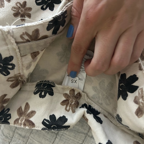 Floral Patterned Pants - Picture 2 of 2